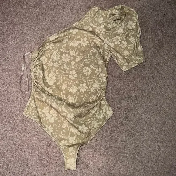 New Free People Somethin Bout You Floral One-Shoulder Bodysuit size M - Picture 3 of 10